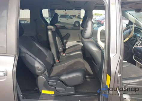 2013 Toyota Sienna Se 8 Passenger z USA, uszkodzony, nr VIN 5TDXK3DC5DS326359